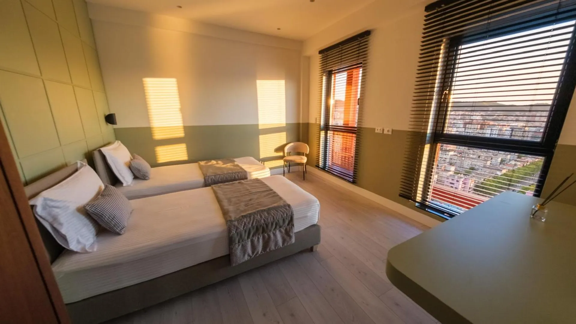 Modern Luxury Home in Tirana's Lejlighed